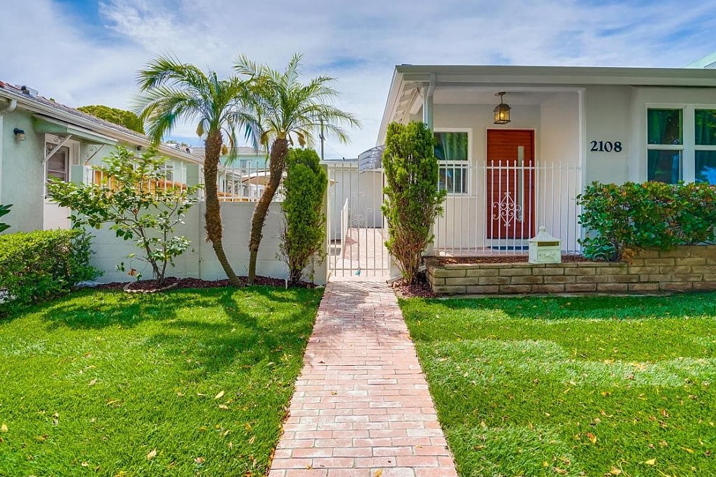 https://ahomeformama.com/wp-content/uploads/2023/10/a-caring-touch-board-and-care-ii-santa-monica1-1.jpg