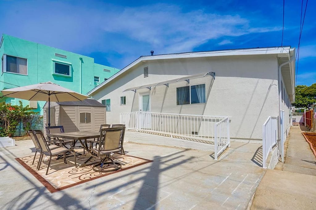 https://ahomeformama.com/wp-content/uploads/2023/10/a-caring-touch-board-and-care-ii-santa-monica1-11.jpg