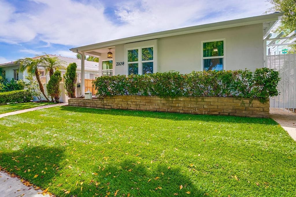https://ahomeformama.com/wp-content/uploads/2023/10/a-caring-touch-board-and-care-ii-santa-monica1-2.jpg