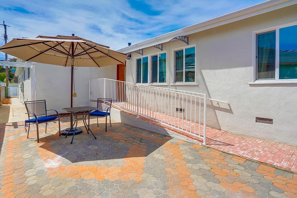 https://ahomeformama.com/wp-content/uploads/2023/10/a-caring-touch-board-and-care-ii-santa-monica1-7.jpg