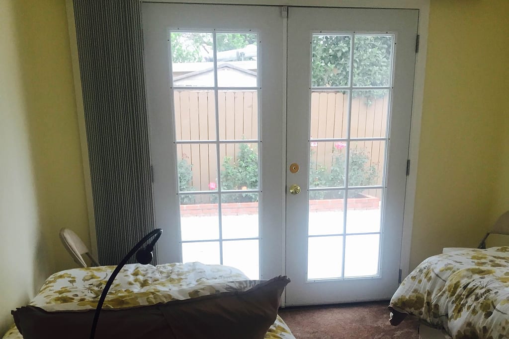https://ahomeformama.com/wp-content/uploads/2023/10/good-life-senior-living-inc.-reseda1-5.jpg