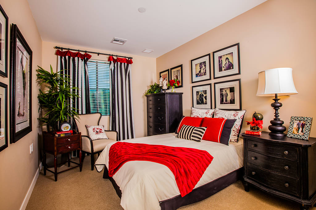https://ahomeformama.com/wp-content/uploads/2023/10/morningstar-assisted-living-and-memory-care-at-arcadia-phoenix-bedroom.jpg