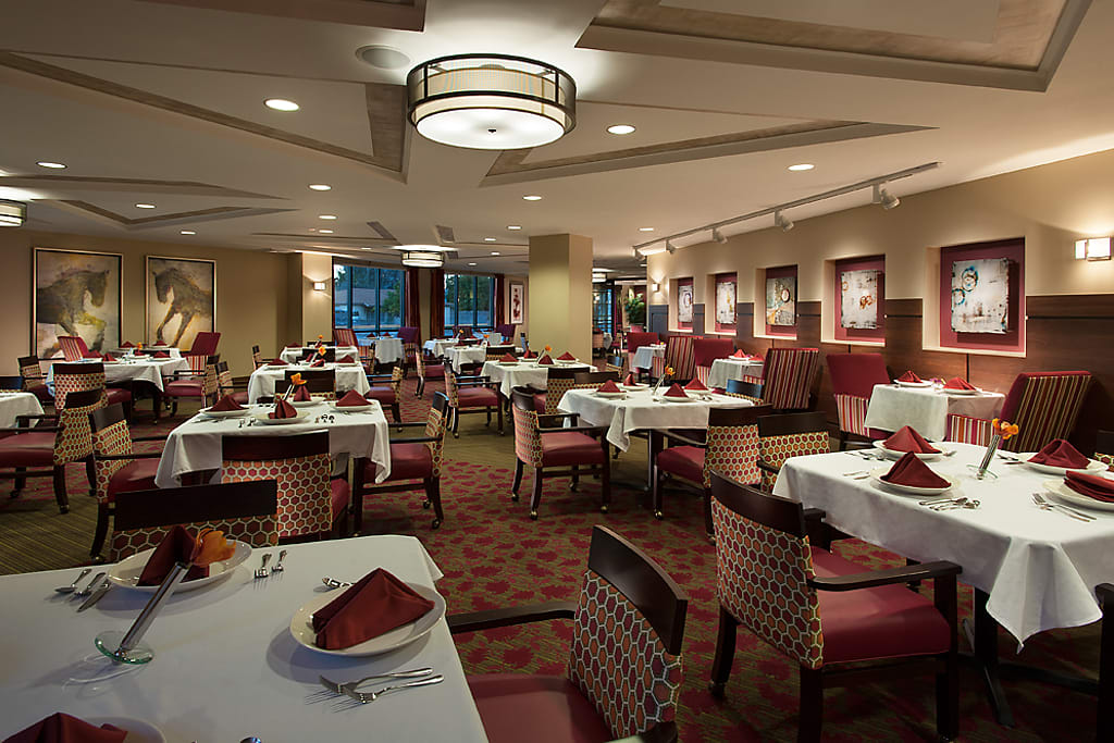 https://ahomeformama.com/wp-content/uploads/2023/10/morningstar-assisted-living-and-memory-care-at-arcadia-phoenix-dining-room.jpg