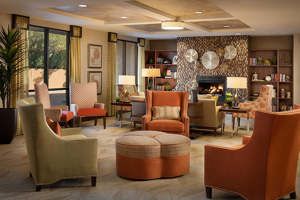 https://ahomeformama.com/wp-content/uploads/2023/10/morningstar-assisted-living-and-memory-care-at-arcadia-phoenix-indoor-common-area.jpg